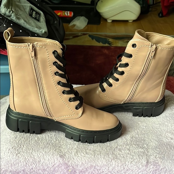 Limelight Combat Boots with Black Laces - Picture 5 of 10